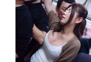 饮料中奖小姐姐图,小姐姐喜笑颜开，见证幸运时刻